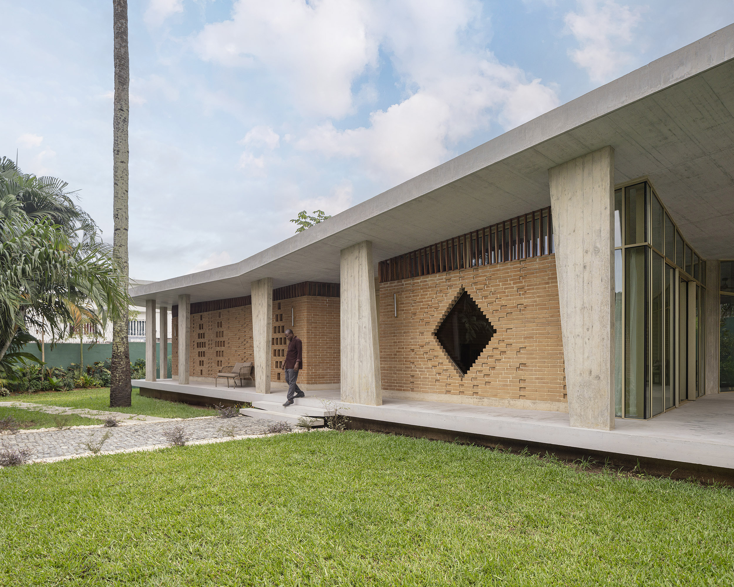 LOCAL_ABIDJAN_CROCODILE_LD_11