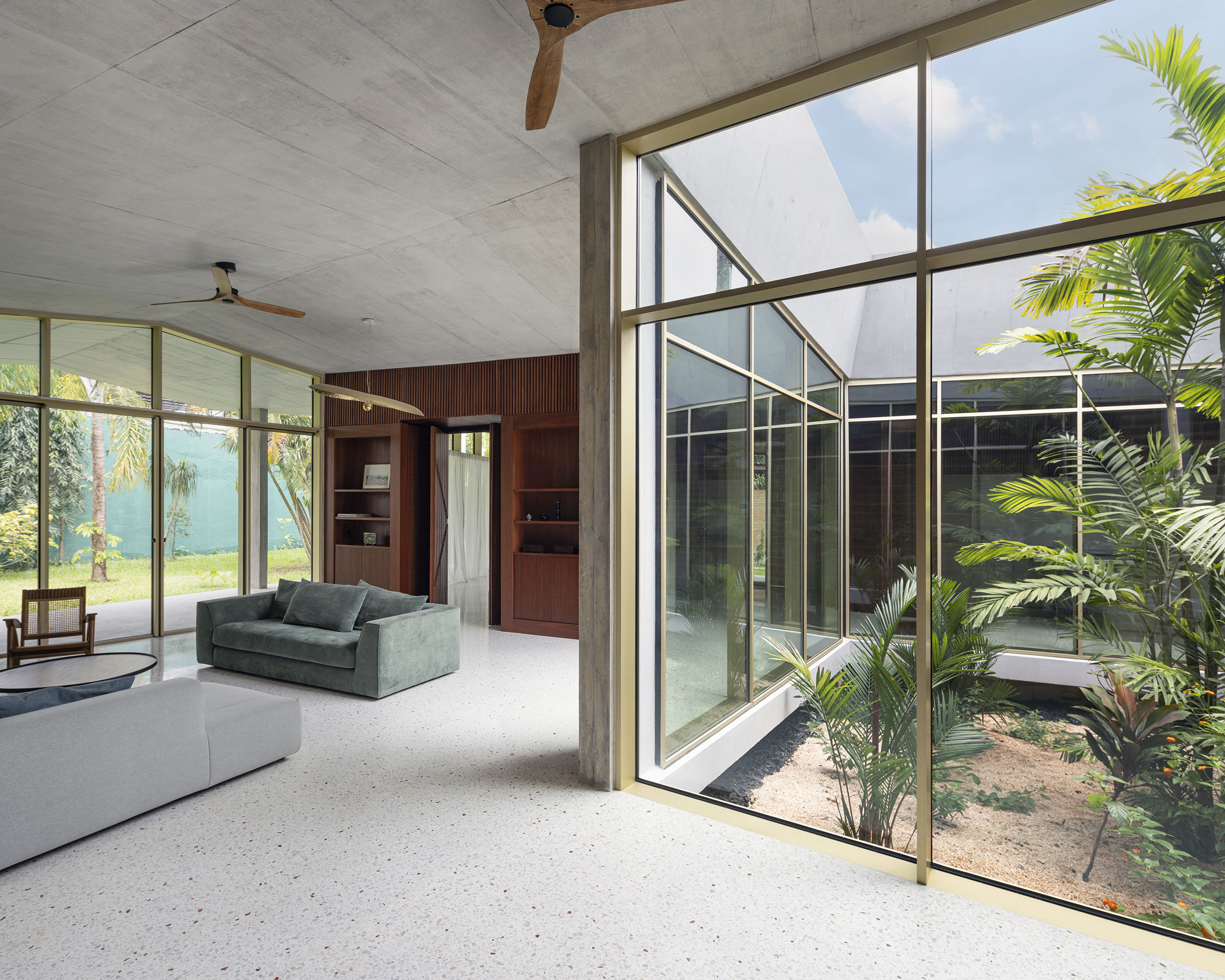 LOCAL_ABIDJAN_CROCODILE_LD_14