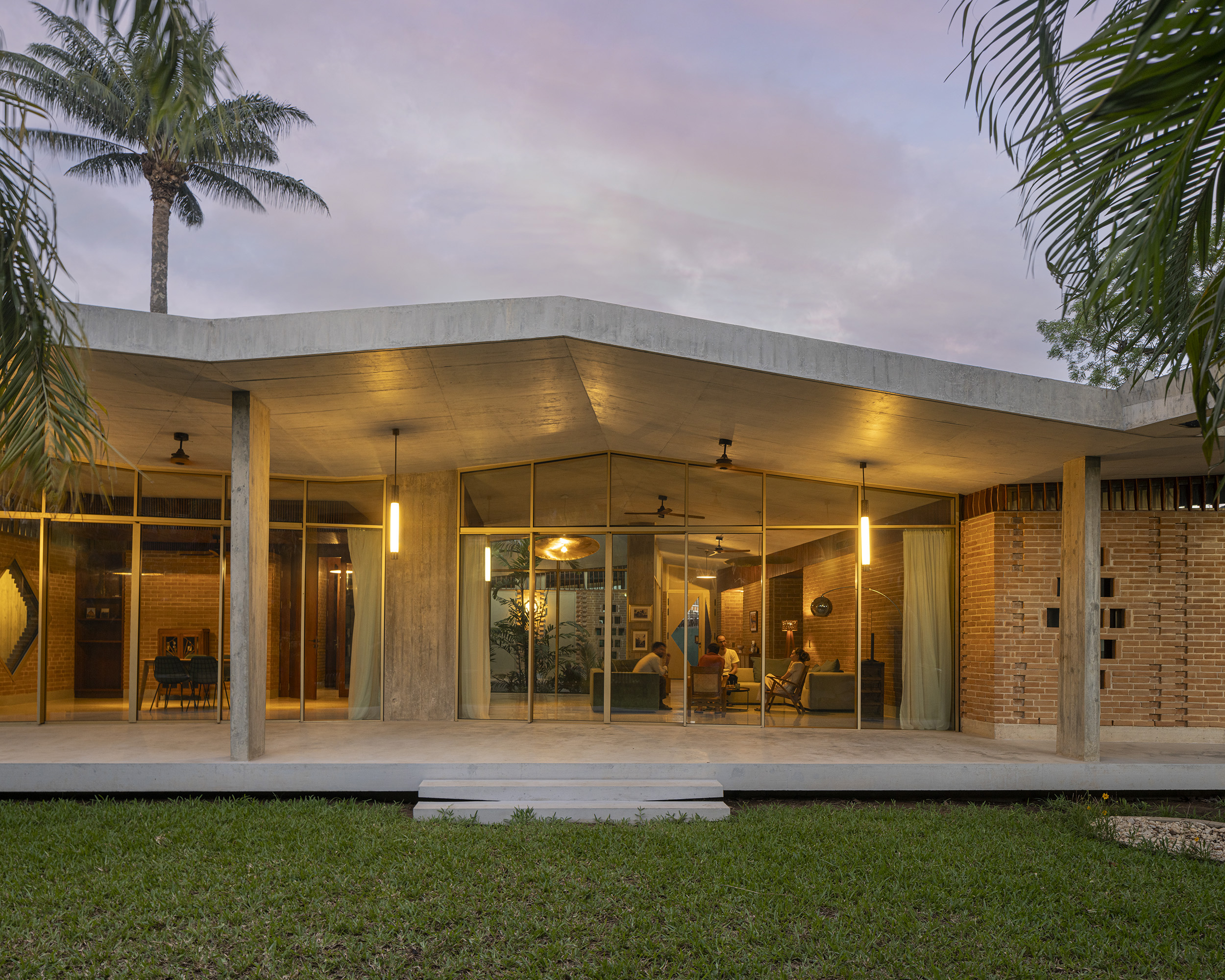 LOCAL_ABIDJAN_CROCODILE_LD_2