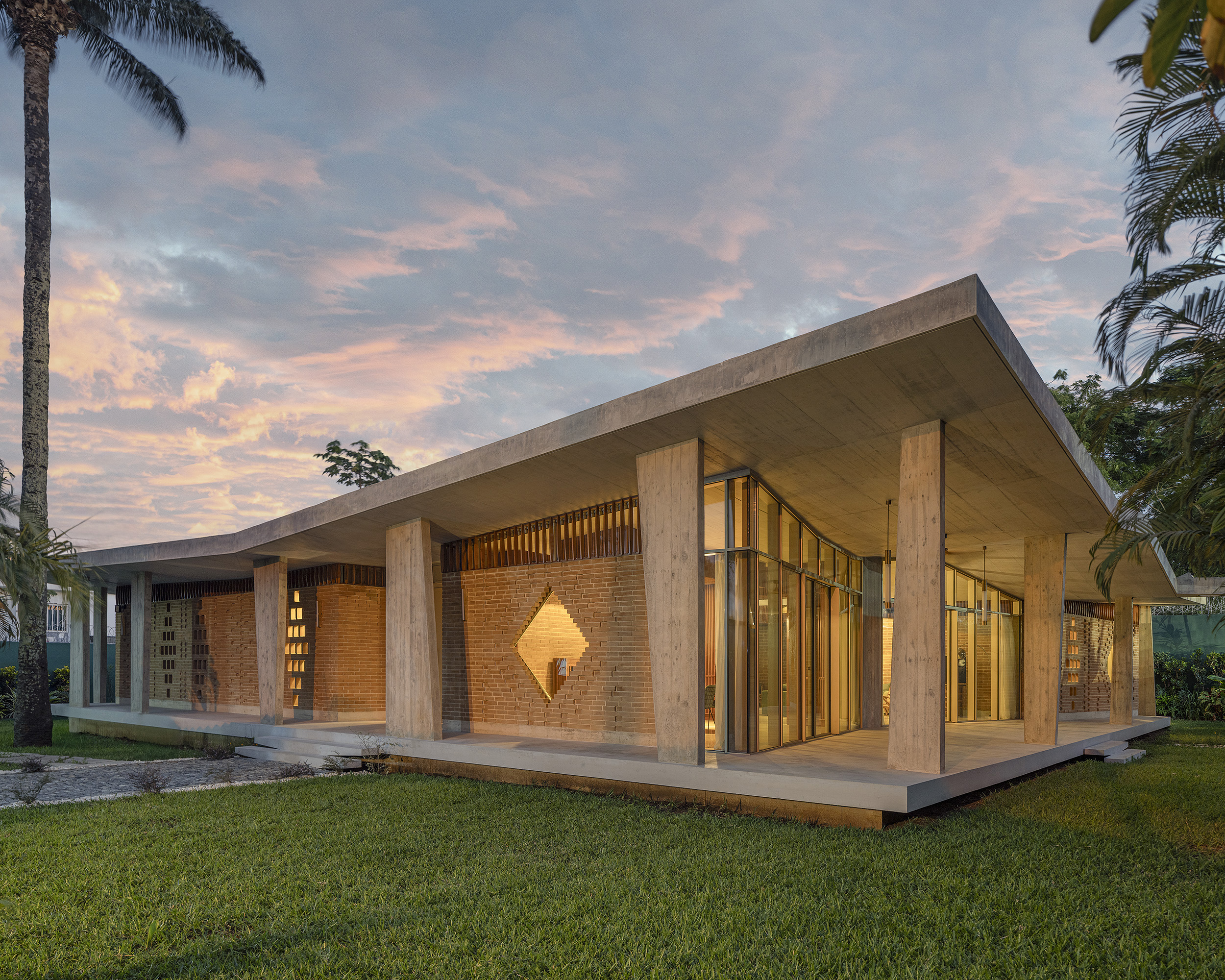 LOCAL_ABIDJAN_CROCODILE_LD_3