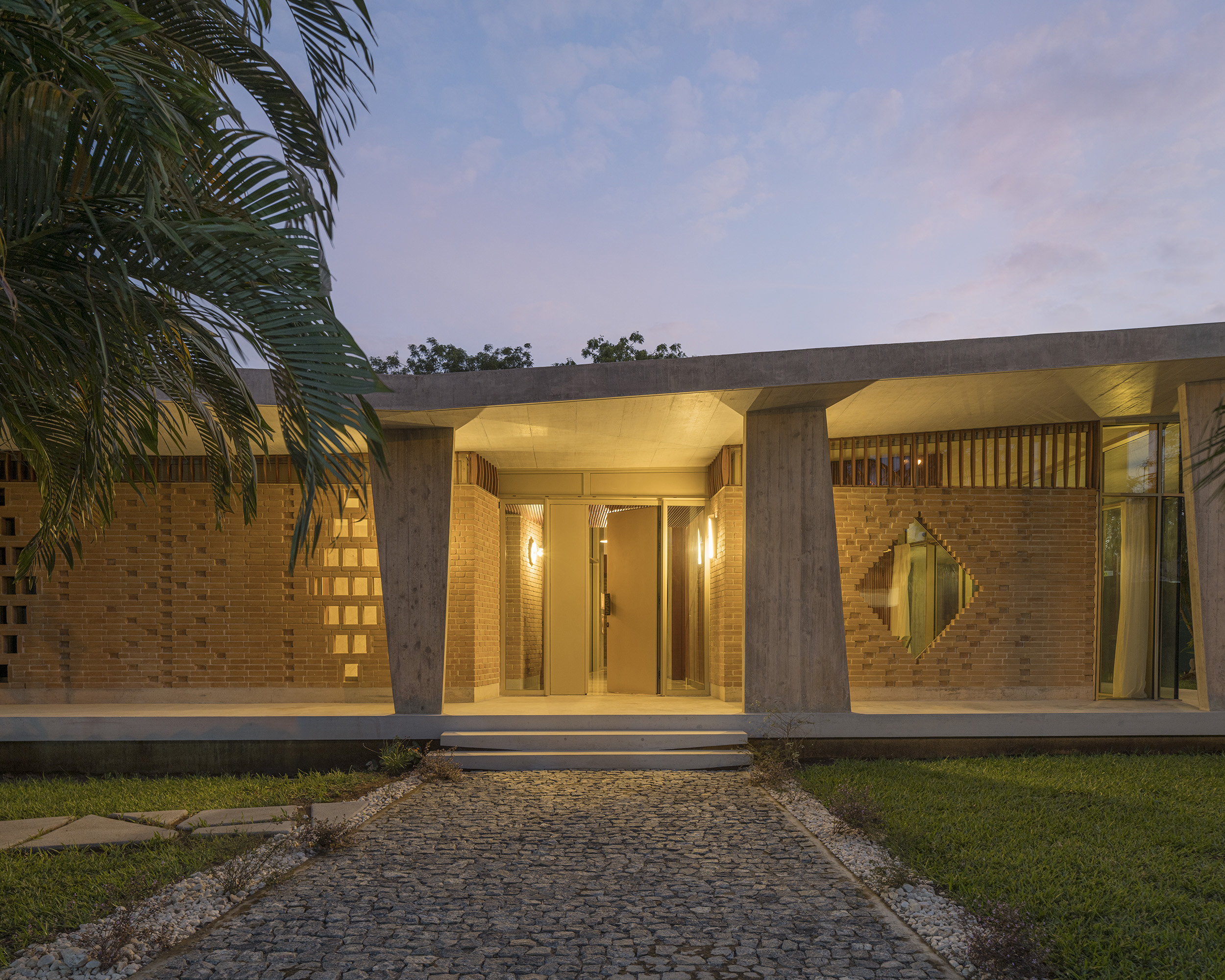 LOCAL_ABIDJAN_CROCODILE_LD_4