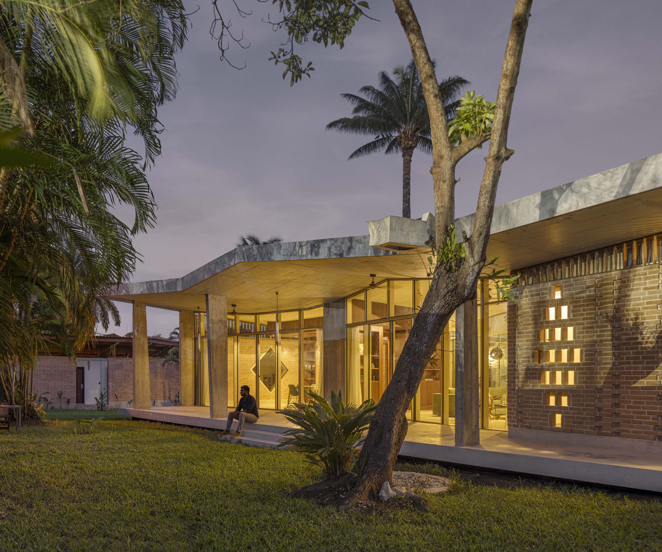 LOCAL_ABIDJAN_CROCODILE_LD_8